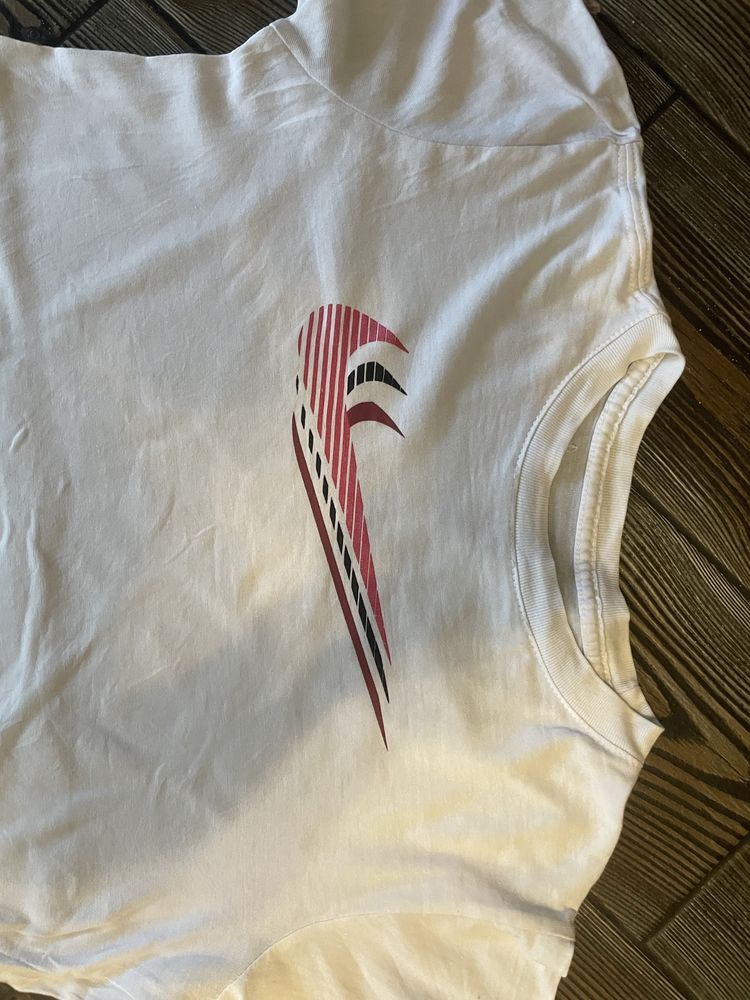 Біла футболка Nike
