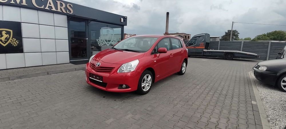 Toyota Verso 1.8 benz ,bezwypadek,7 os,lakier metalik nie czerw ,kupiony aso toyota