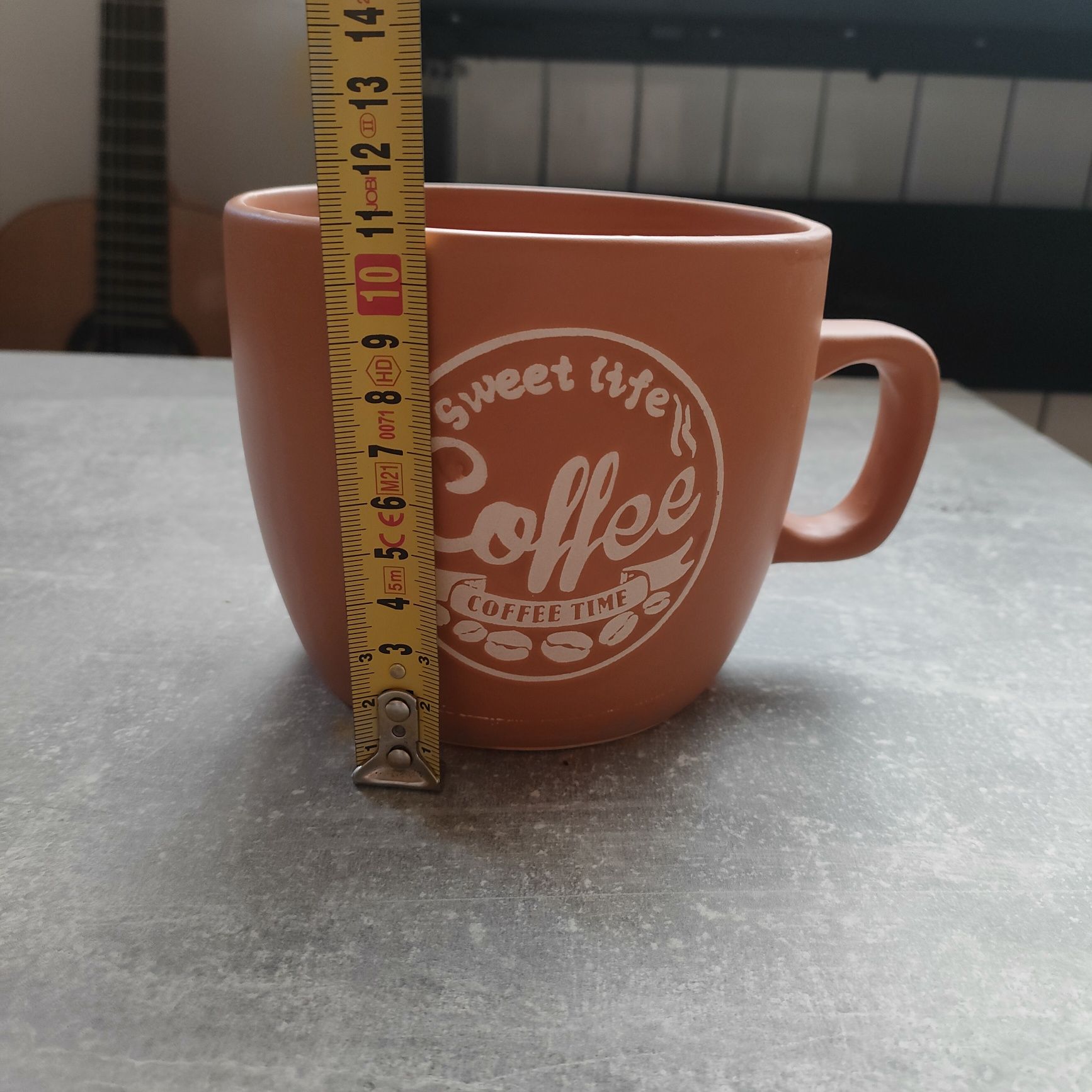 Duży kubek z napisem coffee