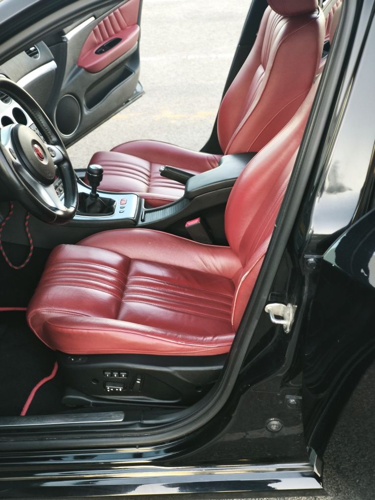 ALFA ROMEO 159 SW 2.4 JTDm 200+ CV - NACIONAL  
Morada: