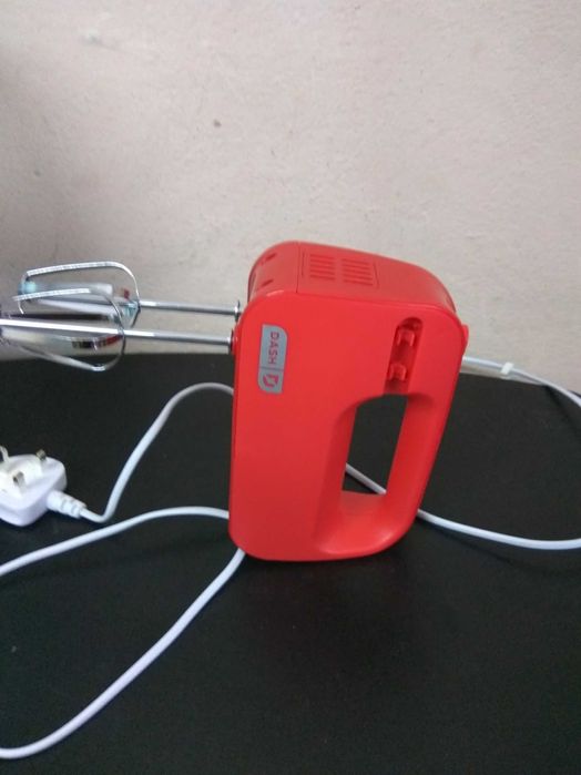 Ручний компактний електричний міксер Dash чудовий подарунок коханій