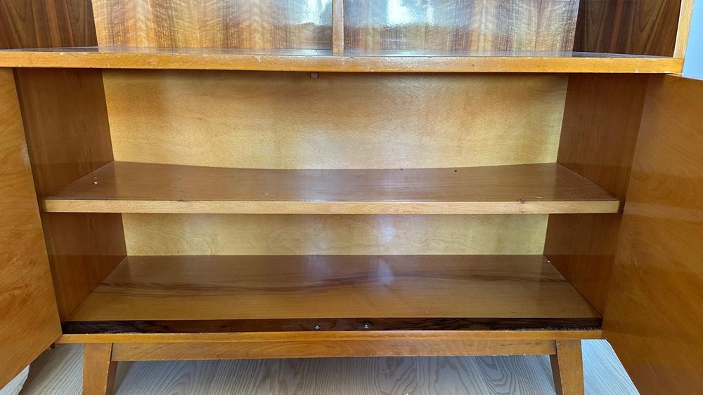 Regał Bilea z lat 60. – oryginalny mebel vintage