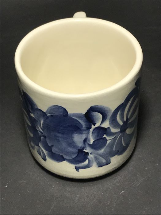 Fajans Włocławek kubek z uchem kobalt