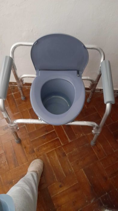 Cadeira ortopedica com wc, e higiene