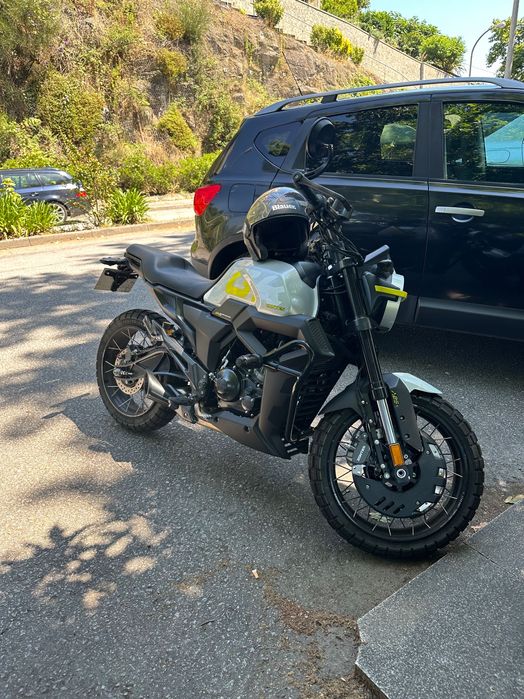 Zontes 125 GK — 2023 • 7.100 km • Impecável • Estilo Scrambler