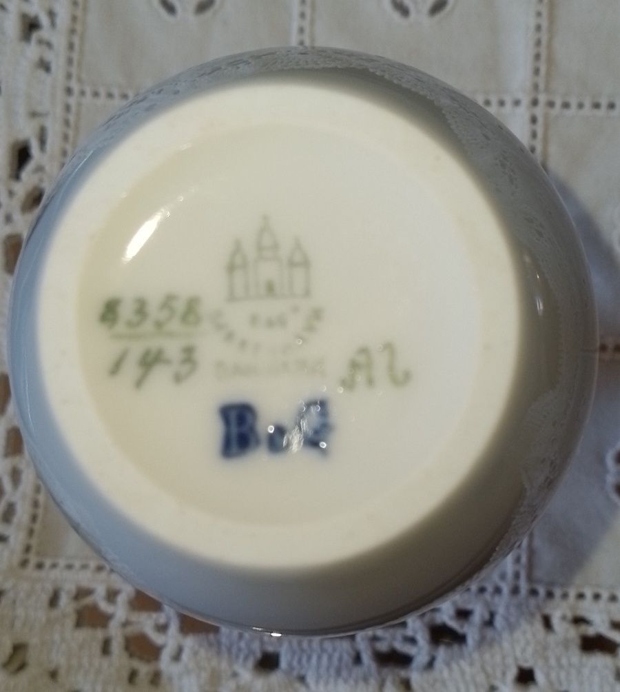 Jarra em porcelana dinamarquesa B & G