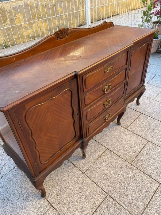 Aparador queen anne