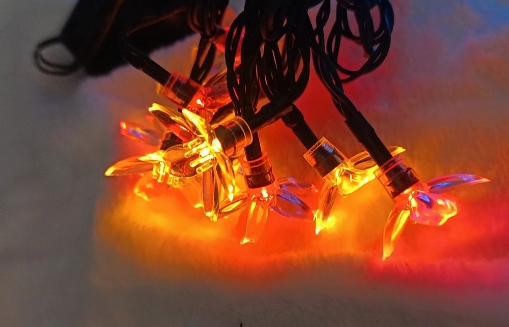 Kwiatkowy łańcuch świetlny LED - 5m 20kolorowych kwiatków