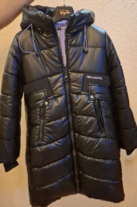 Пуховик на дівчинку