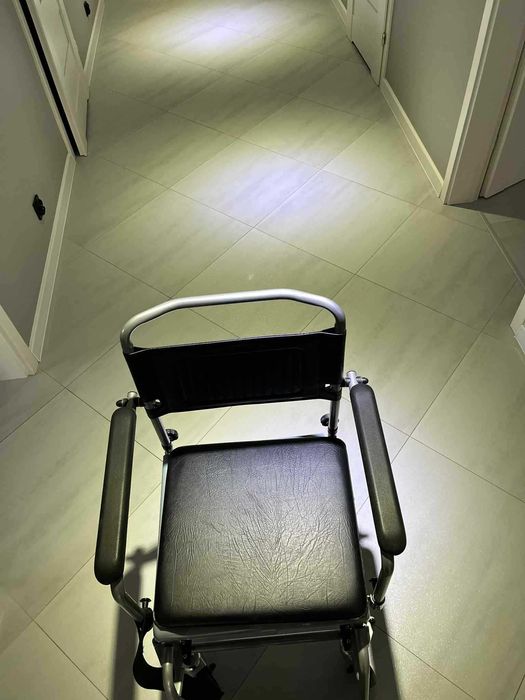 Przenośne WC na wózku