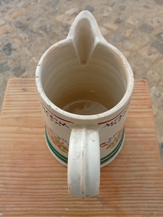 Jarro em faiança portuguesa