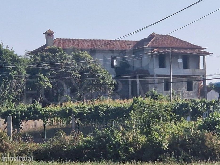Moradia T4 em Fase de Reconstrução, Fontoura - Valença