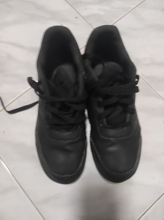 Sapatilhas usadas em bom estado