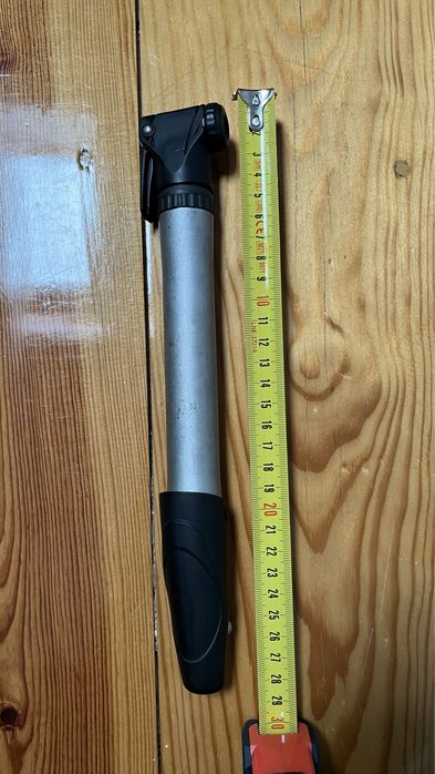 Pequena bomba de ar manual para bicicletas