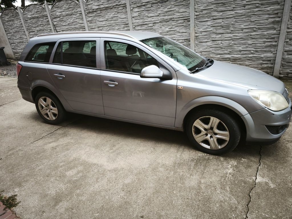 Opel Astra H 1.3 CDTI 2009 Bezwypadkowy
