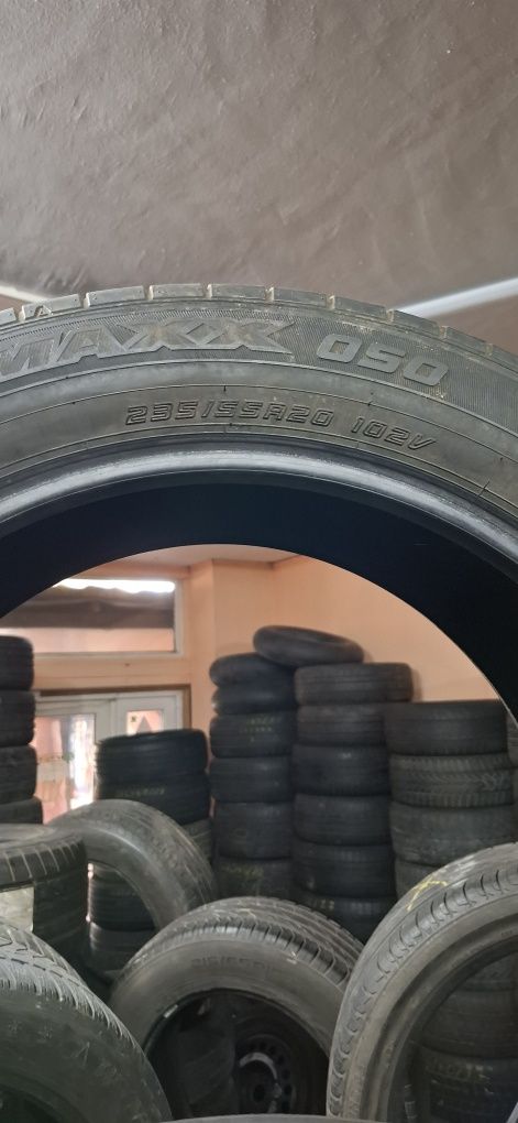 235/55/20 Dunlop
