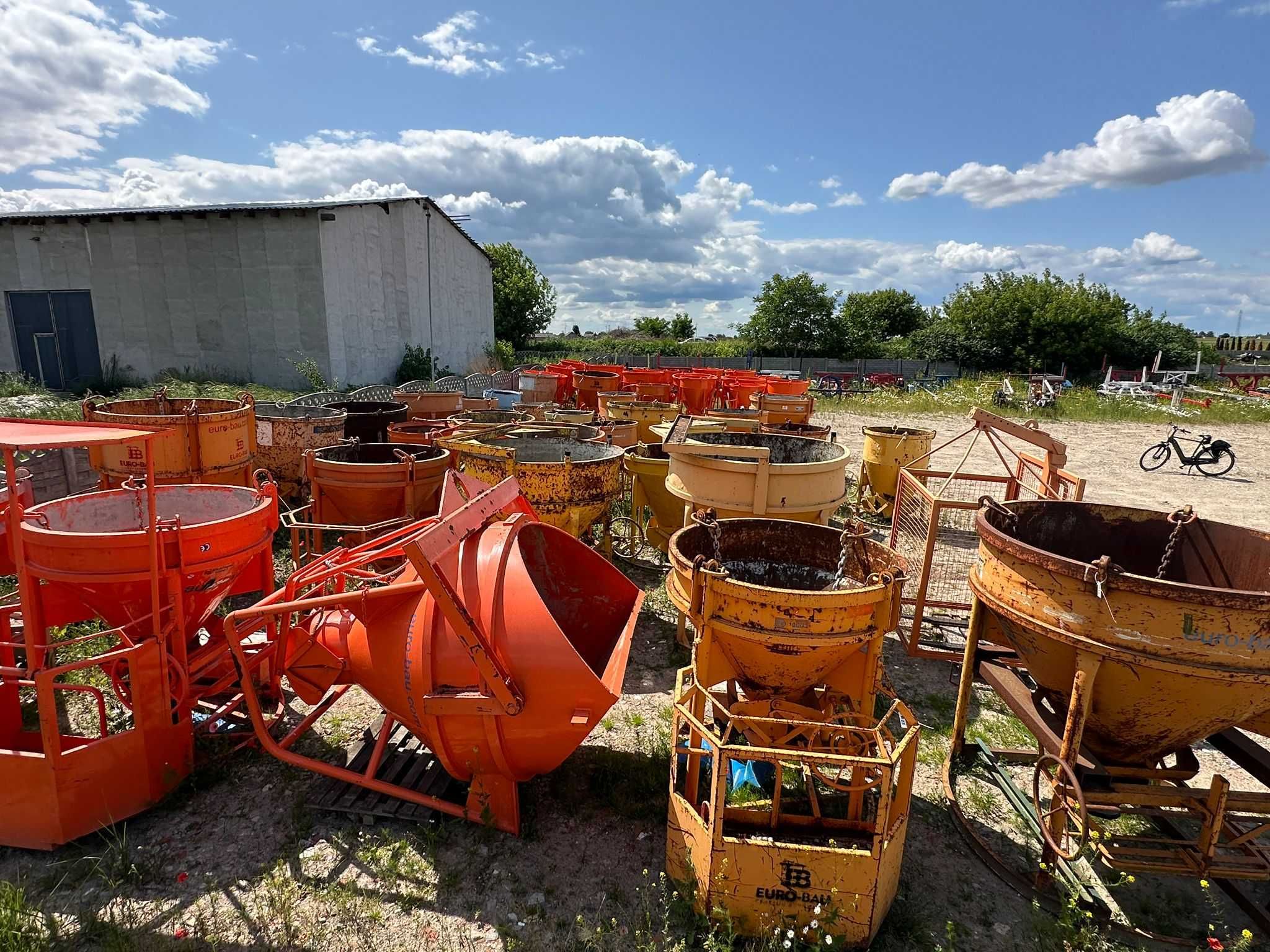 Pojemnik Zbiornik do betonu KWR 1,5m3 wylew rękaw na widły silos kubeł
