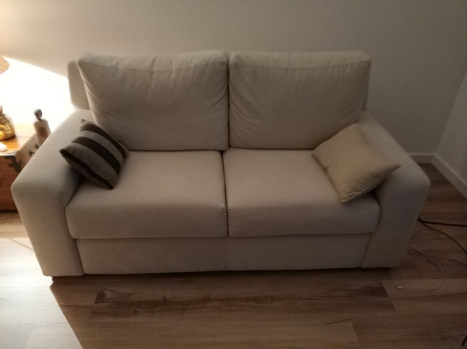 2 Sofás em tecido branco creme