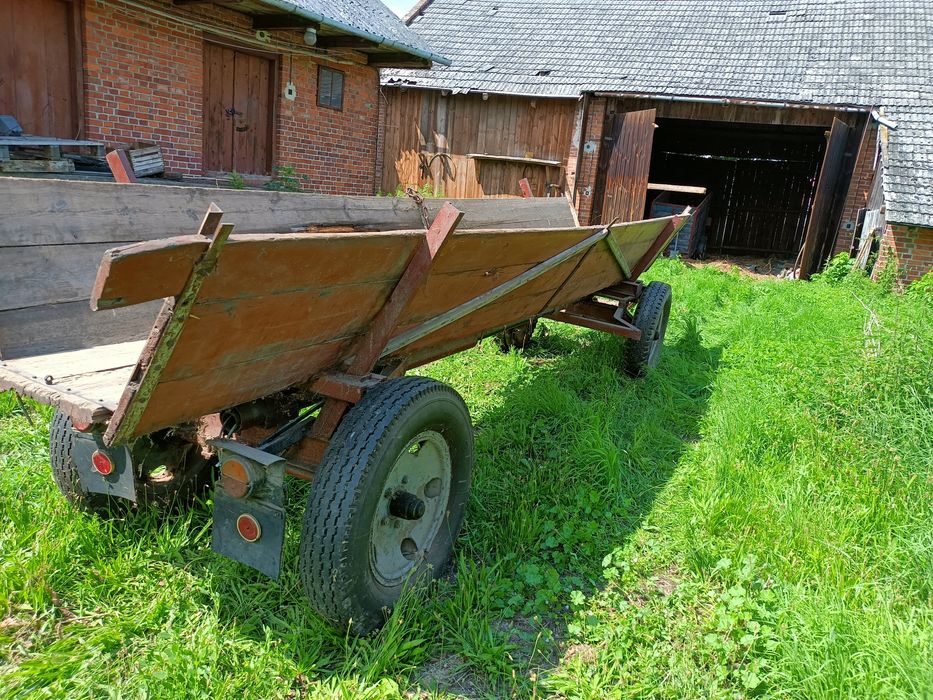 Wóz z zaczepem do ciągnika