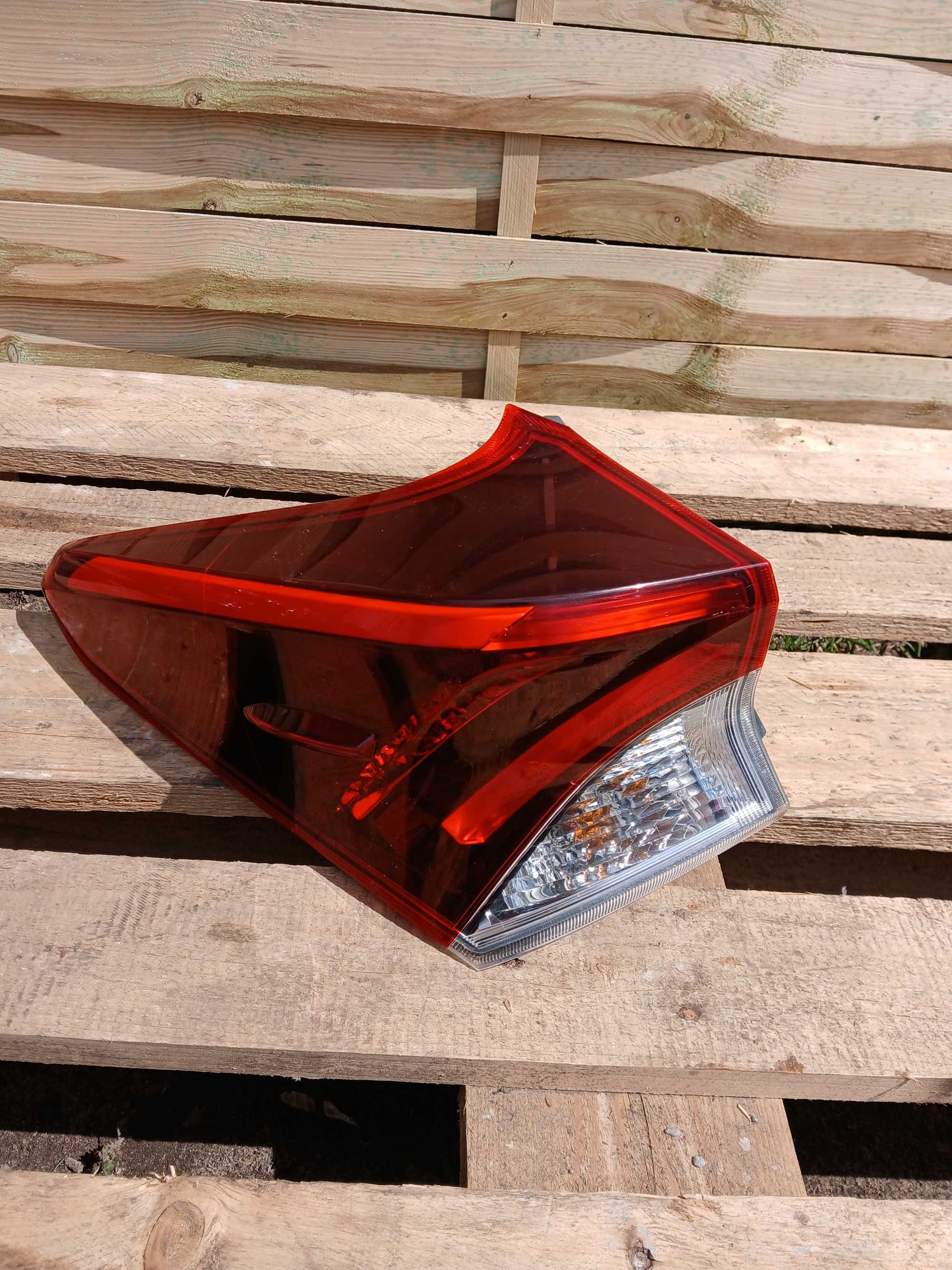 Lampa tyl tylna lewa Led Toyota Auris II Lift combi 15-18r Europa