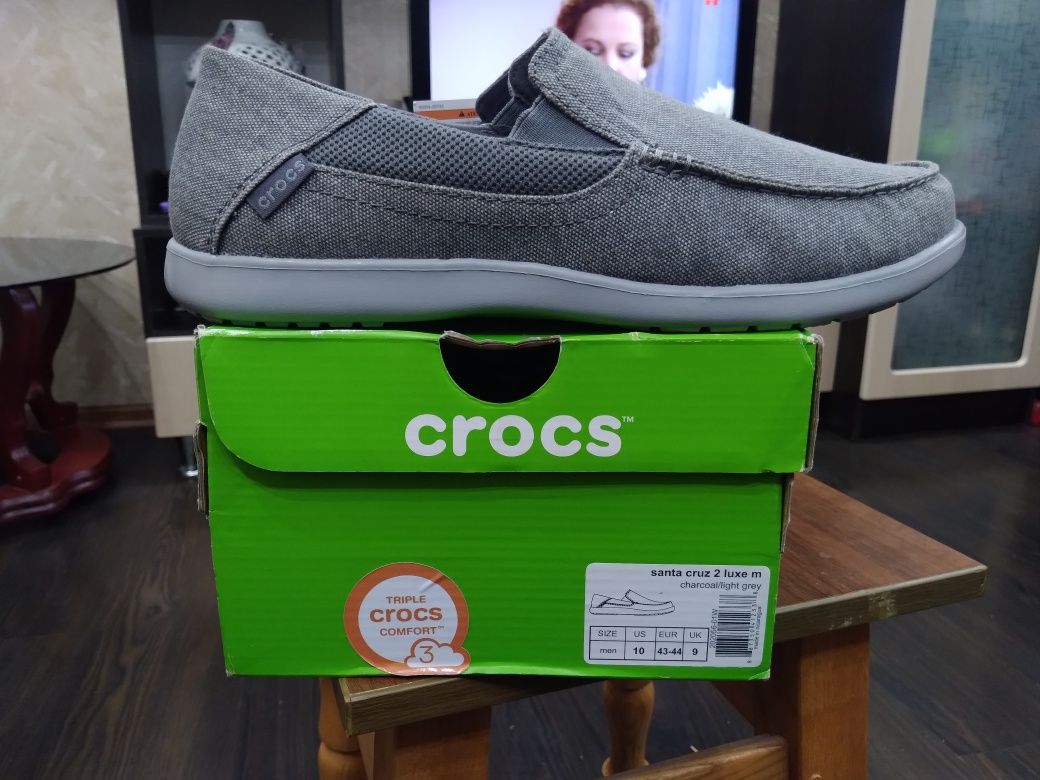 Лоферы/ слипоны фирмы Crocs santa cruz 2 lux 43/44 размер.