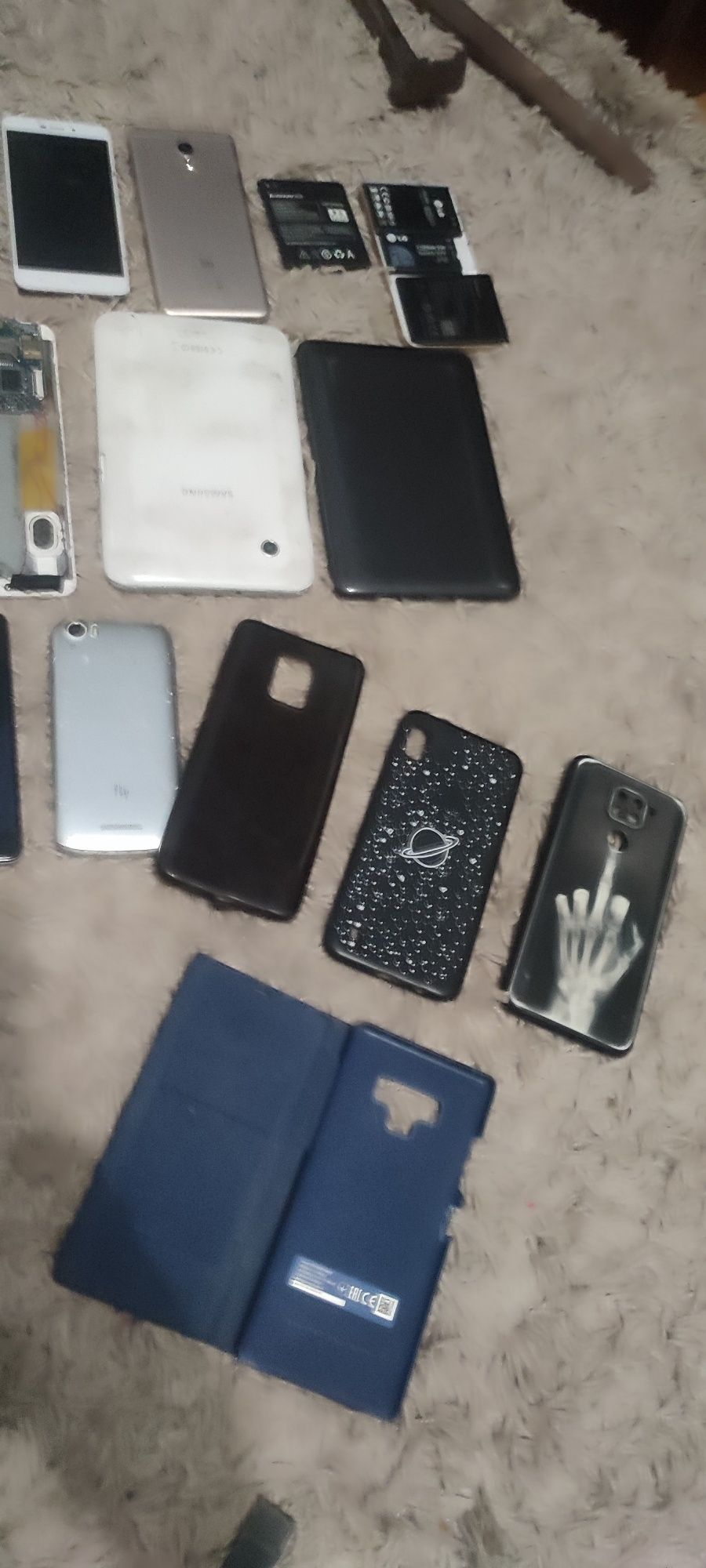 Продам лот телефонов.