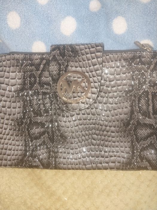 Продам кросбоді  сумку МК з зміїнним принтом