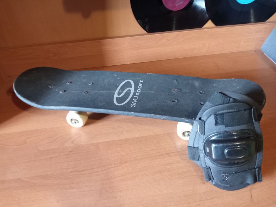 Deskorolka i ochraniacze na kolana dla dzieci