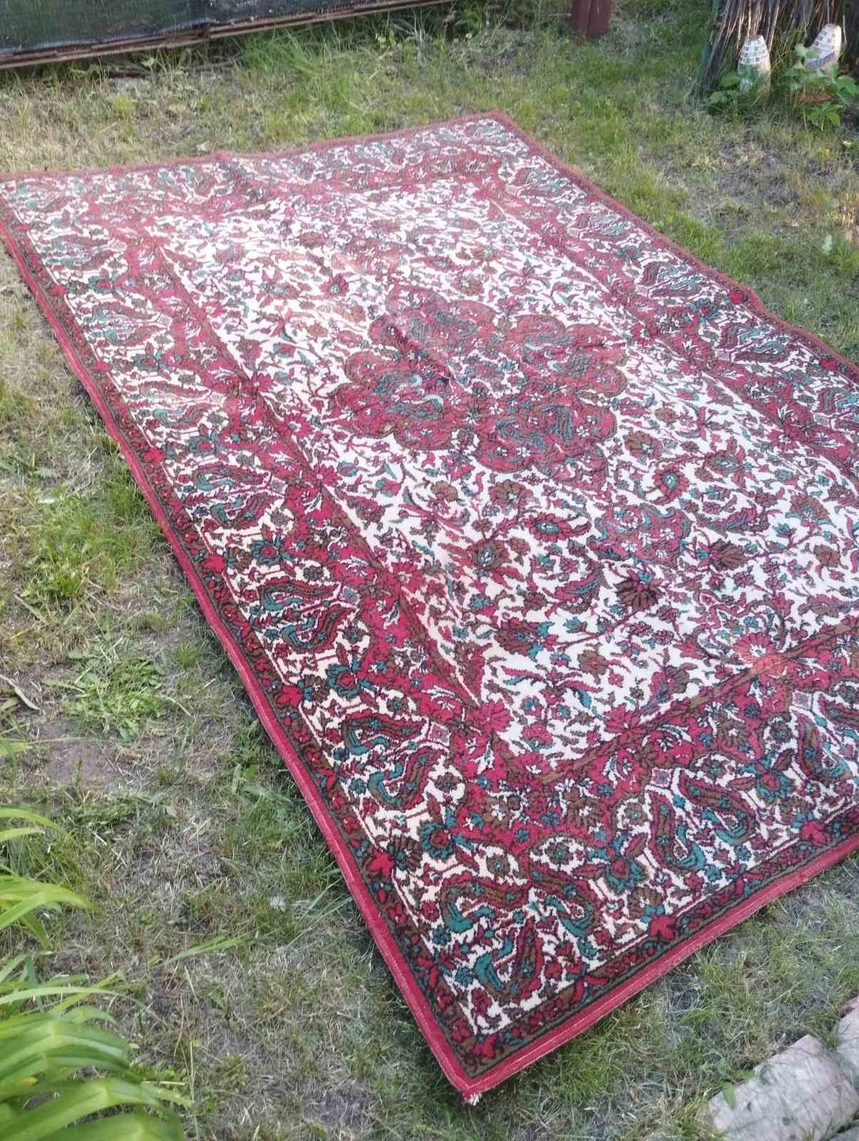 Килим в кімнатну