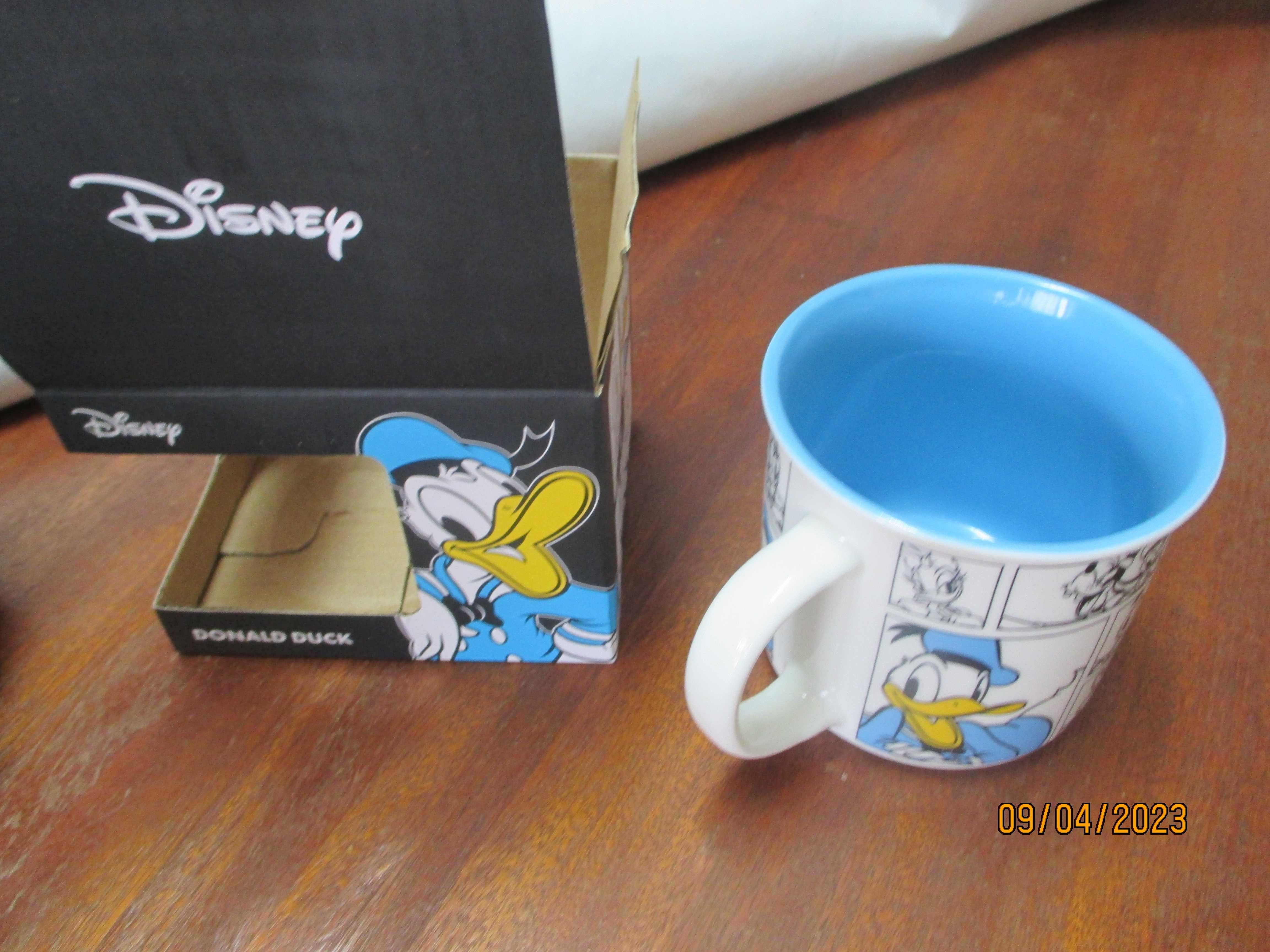 Mochila e caneca para crianças da Disney