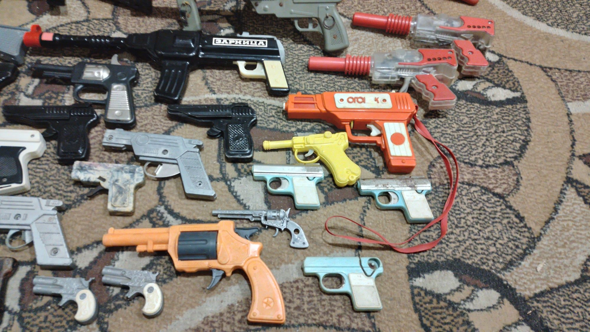 Детские игрушки пистолет автомат револьвер