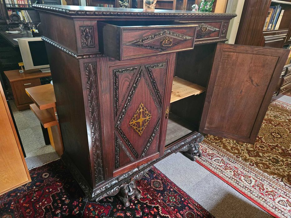 Móvel muito antigo em madeira maciça trabalhada - óptimo est