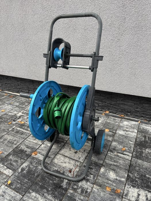 Wąż ogrodowy ze stojakiem