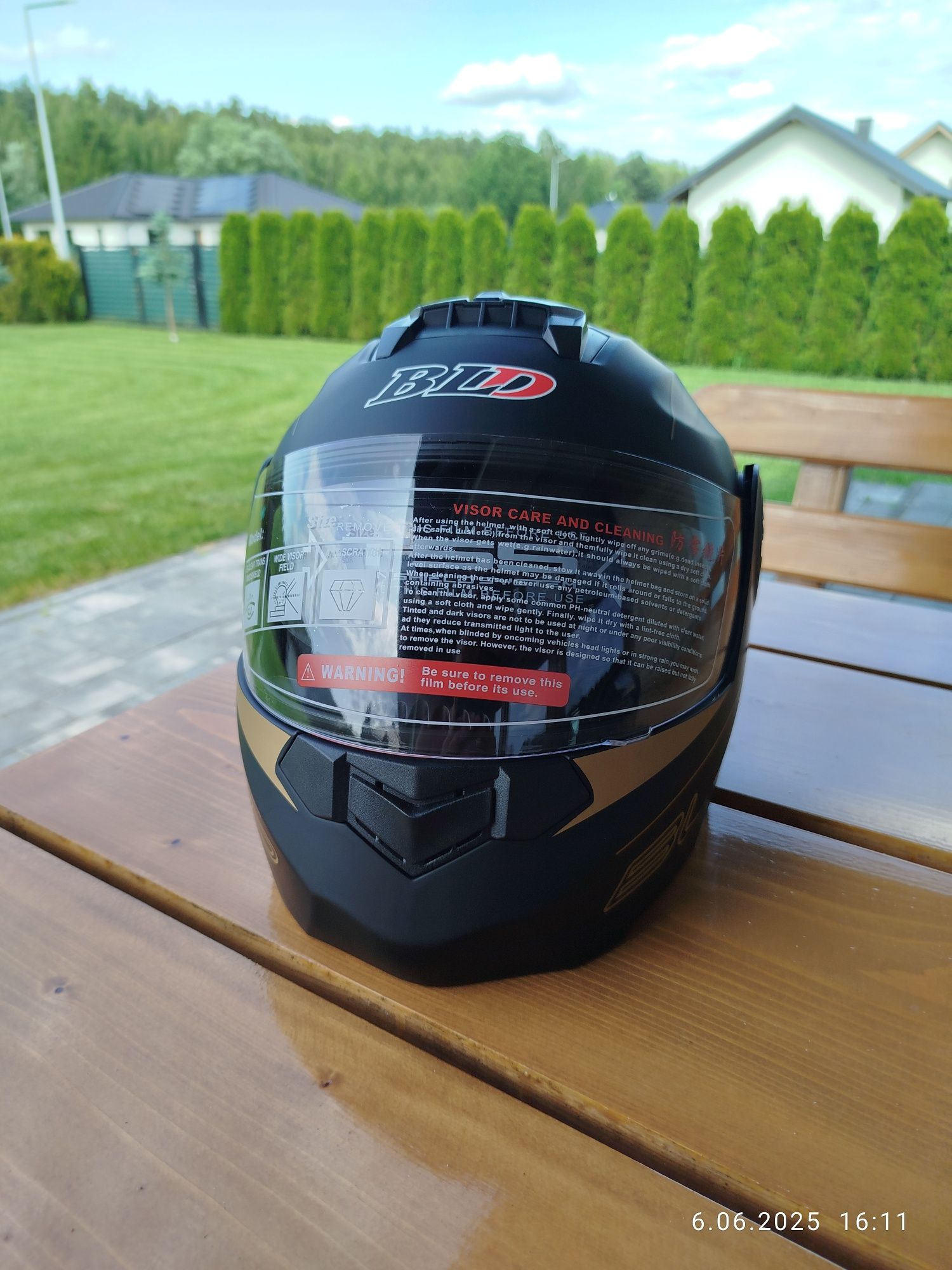 Kaski motocyklowe nowe rozmiary M,L -2 sztuki