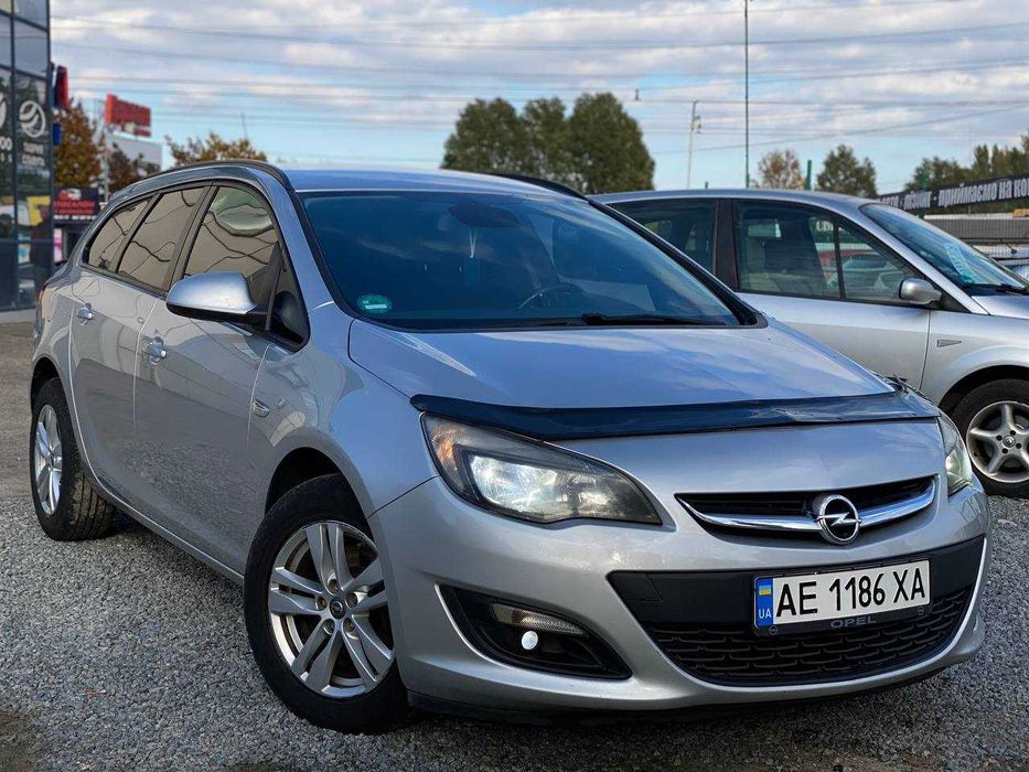 Продам Opel Astra 2015 1.6 Дизель , обслужена.