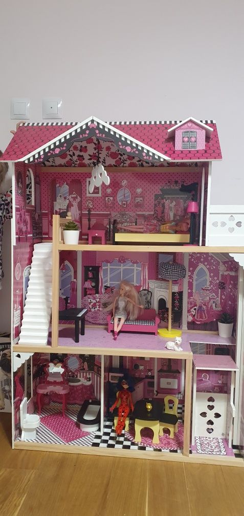 Duży drewniany domek dla lalek barbie