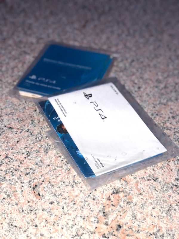 PlayStation 4 Preta