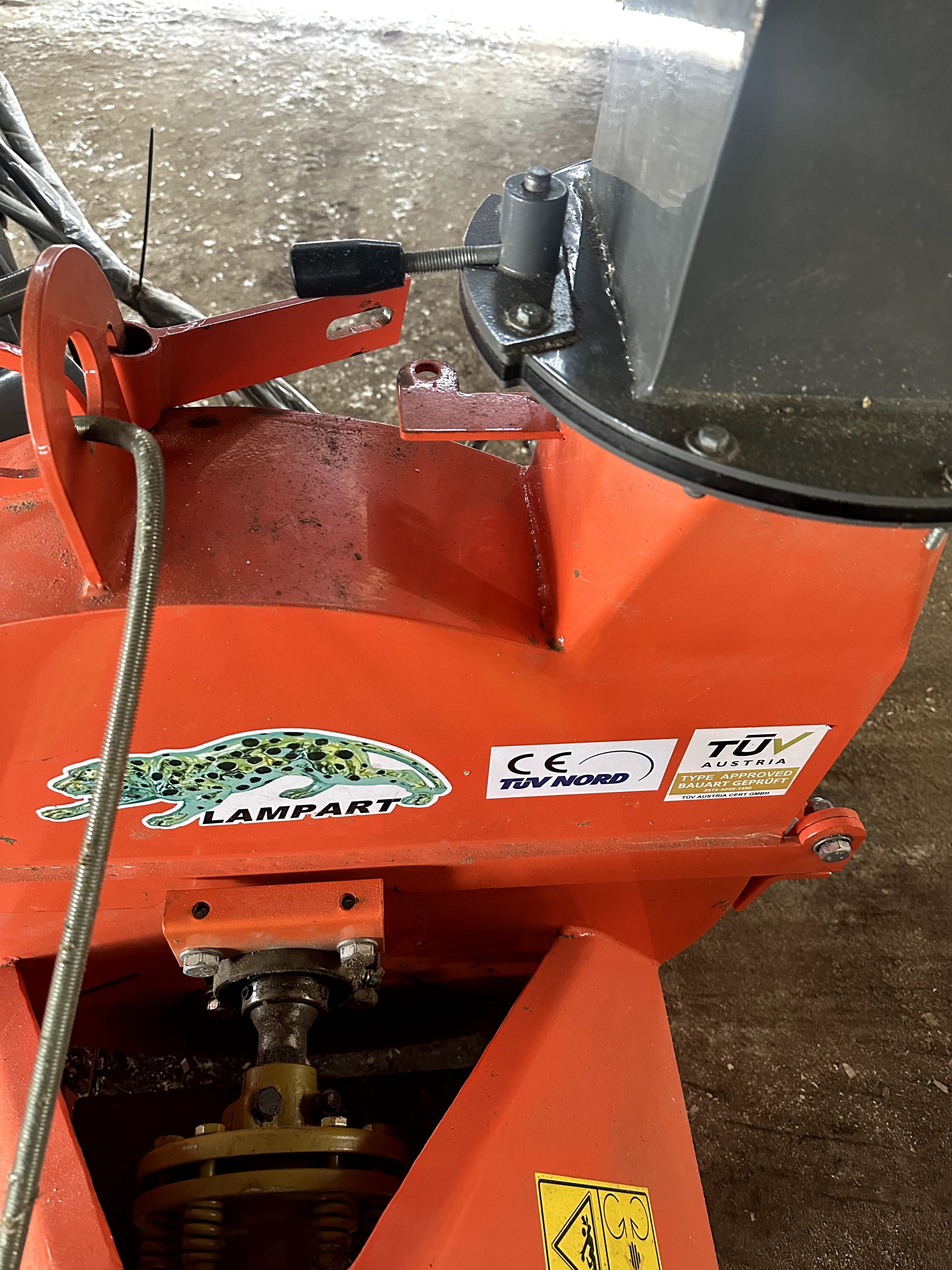 Rębak do gałęzi/zrzyn tartacznych bx62r wom