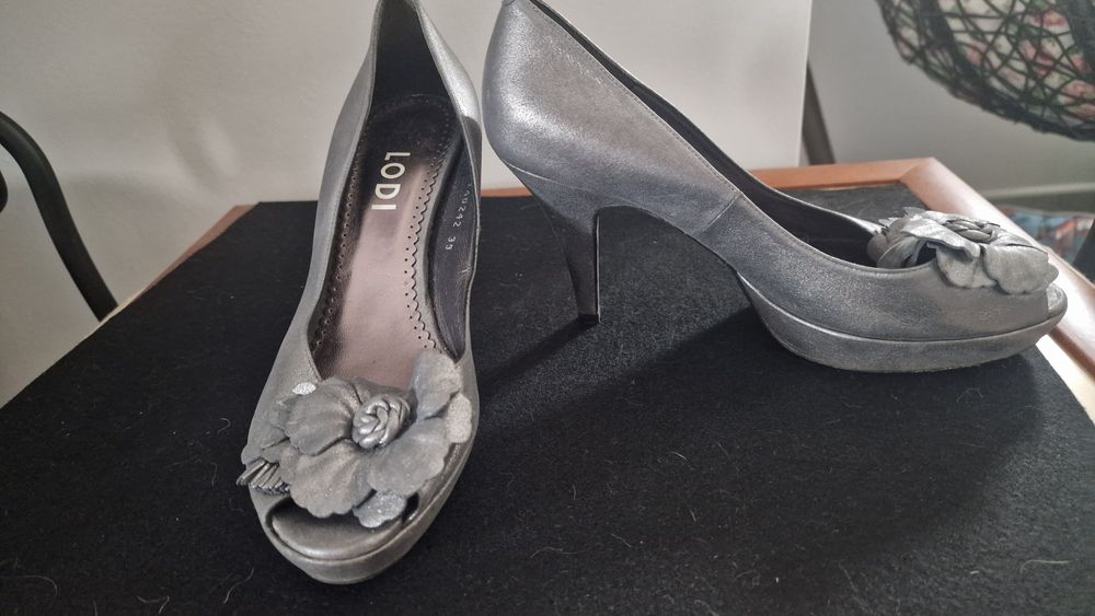 Sapatos salto alto cinza prata  39