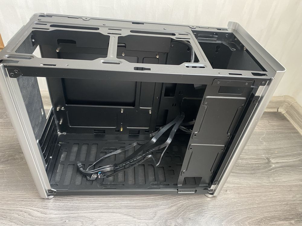 Корпус JONSBO D30 Silver (Micro-ATX, Mini-ITX, Mini DTX)