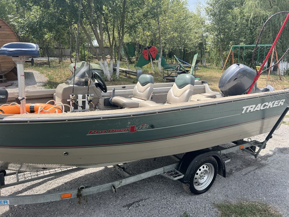 човен Tracker Pro Guide V-16 + двигун Yamaha F70