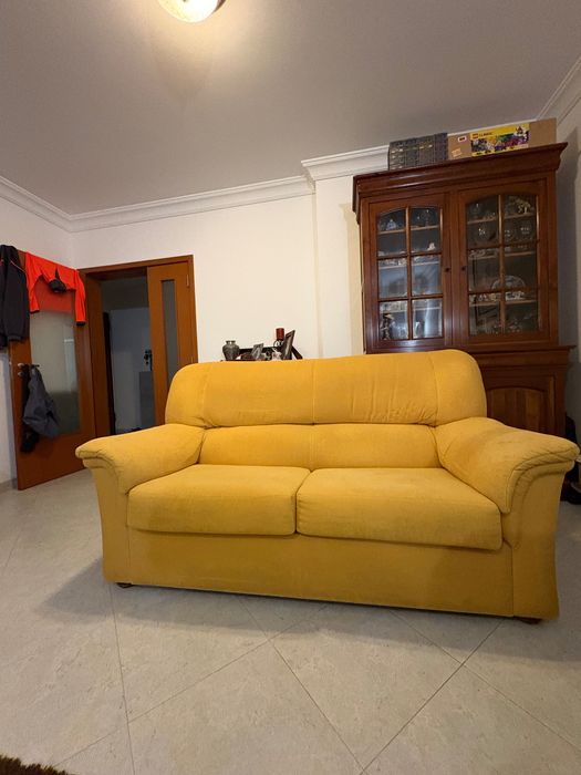 Sofá cama amarelo