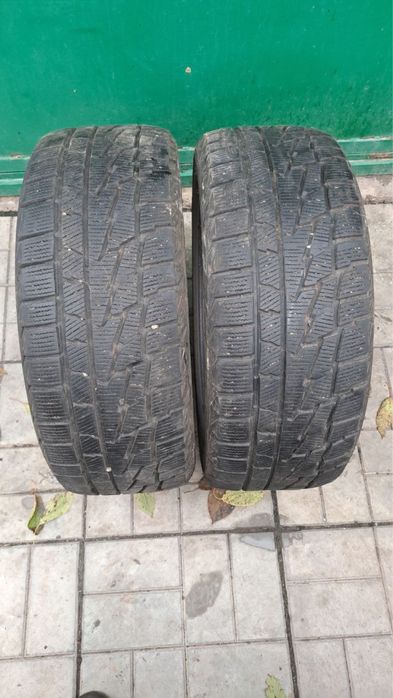 Шини зимові 225 45 R17