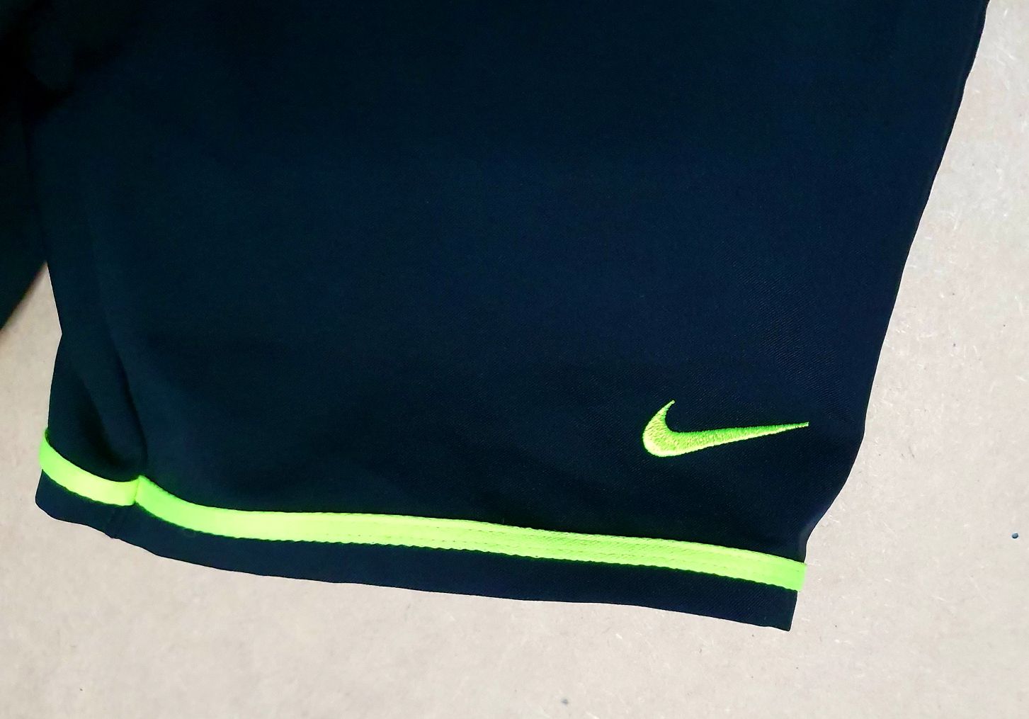 NIKE roz. 18-24 miesiące stan nowe spodenki sportowe chłopięce celtic