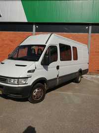 Iveco daily 9 lugares