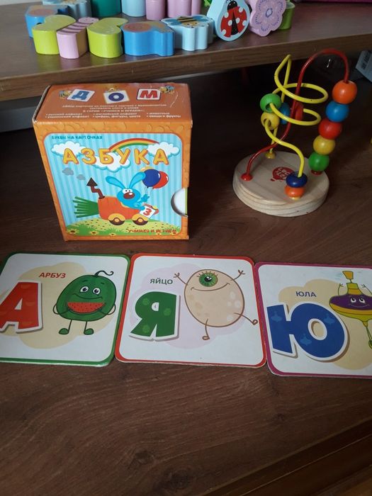 Дерев'яні кубики,куб сортер, стукалка Tolo,каталка Battat