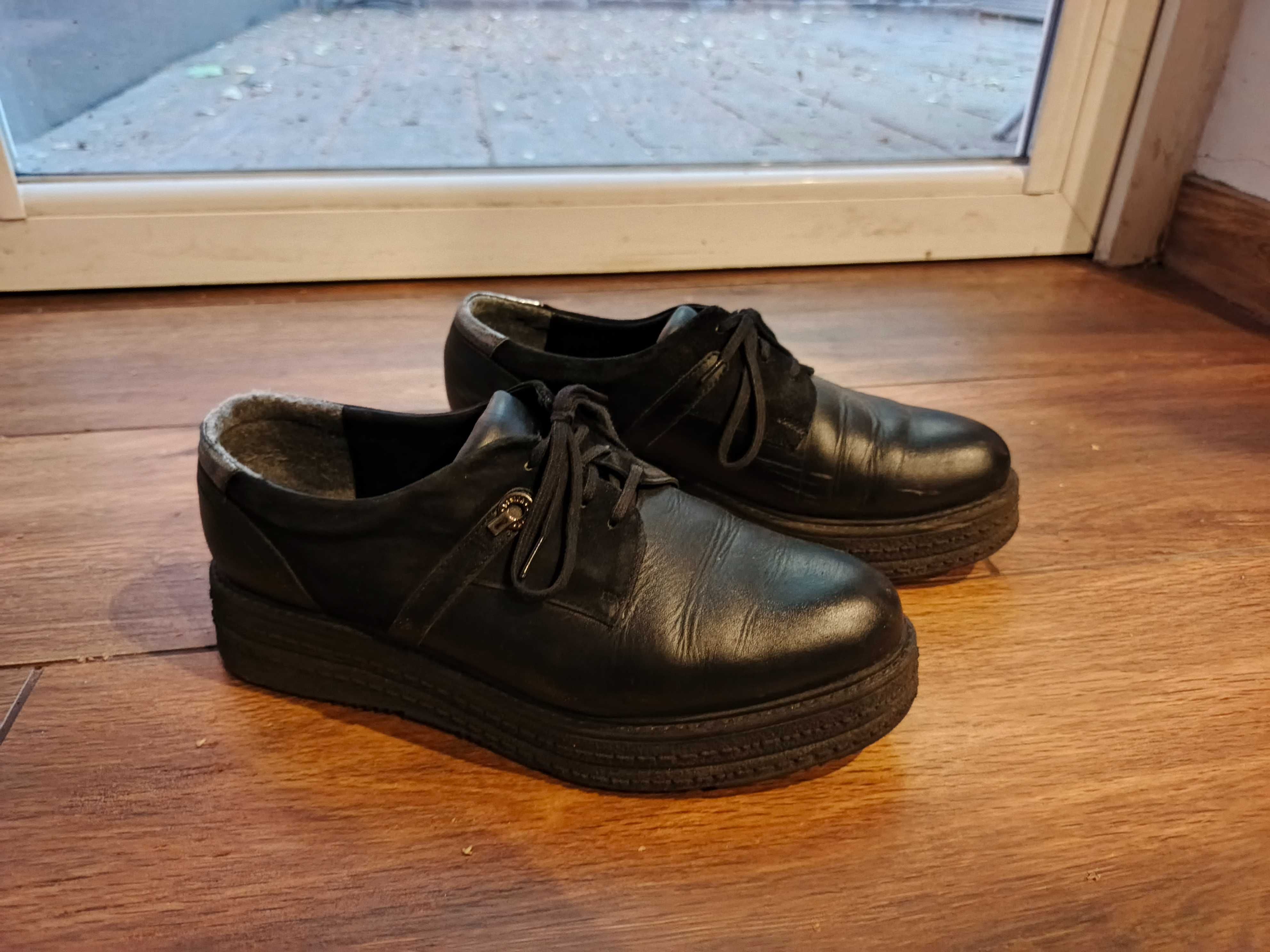 Czarne, skórzane botki Lasocki r. 39