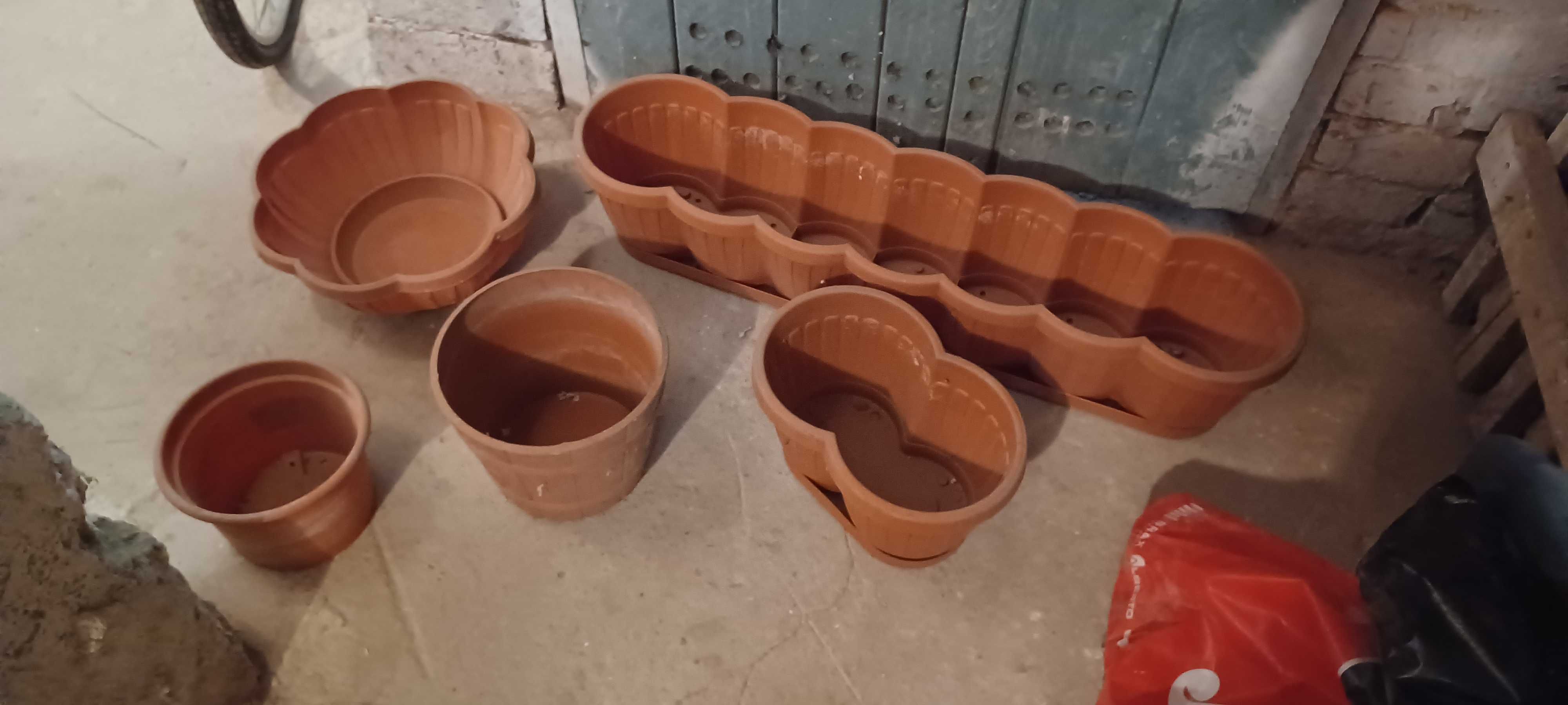 Doniczki na balkon lub do ogródka