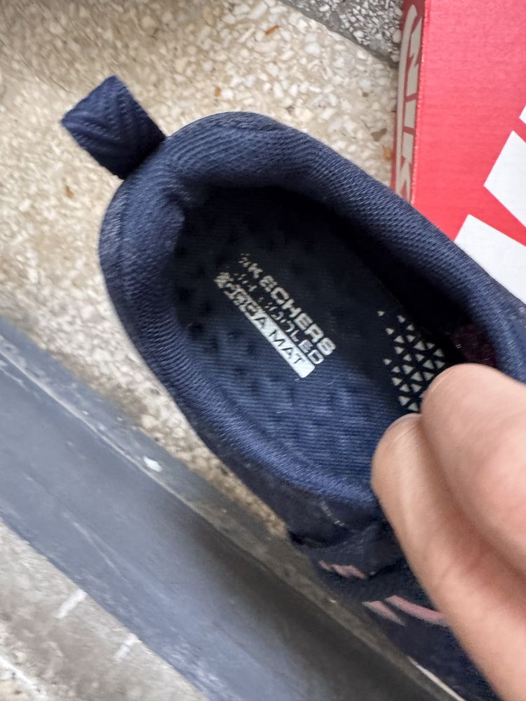 Adidasy skechers