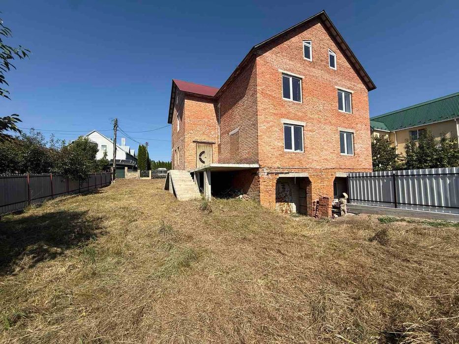 Продам будинок-дуплекс у Лезнево